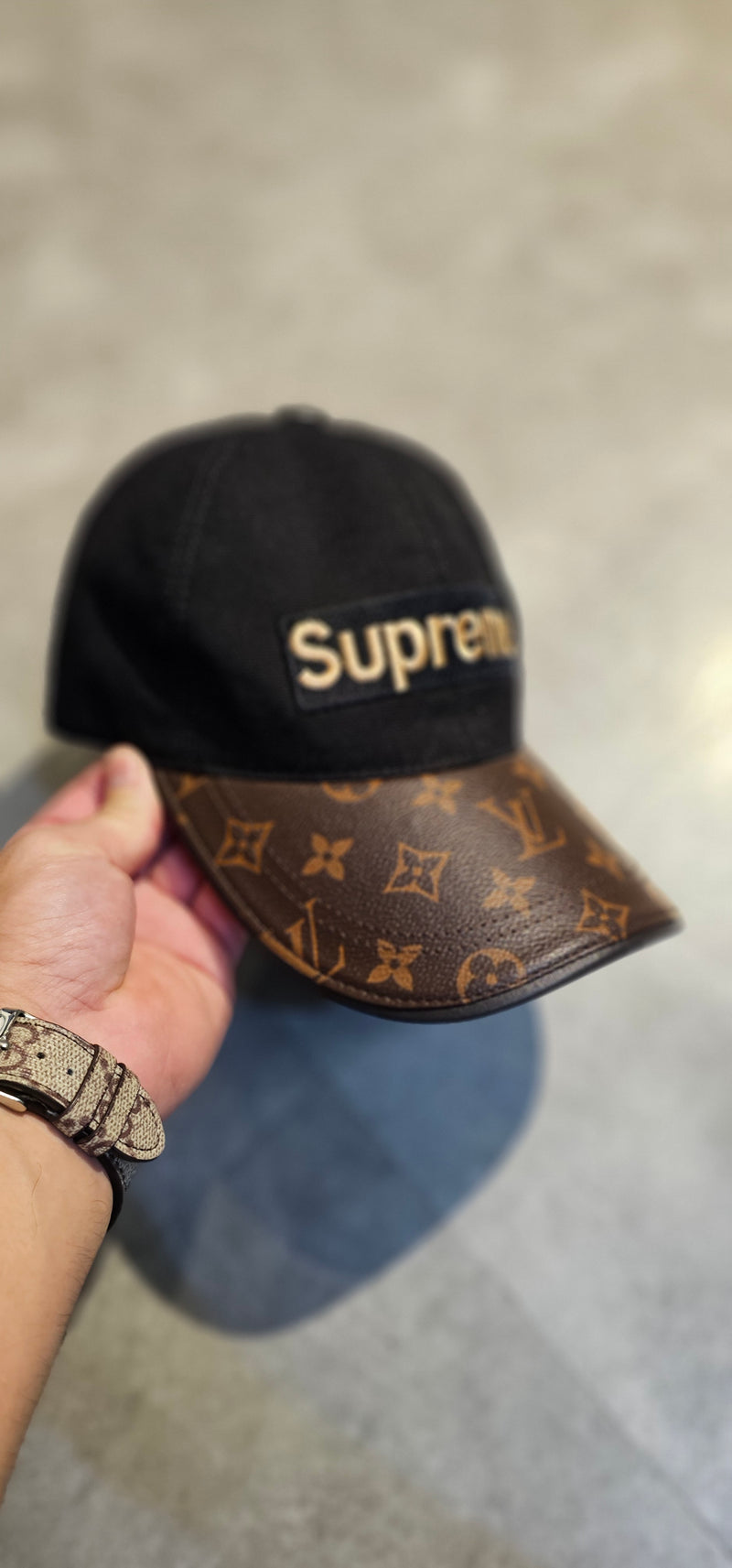 Boné Louis Vuitton + Supreme