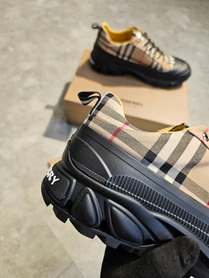 Tênis Burberry