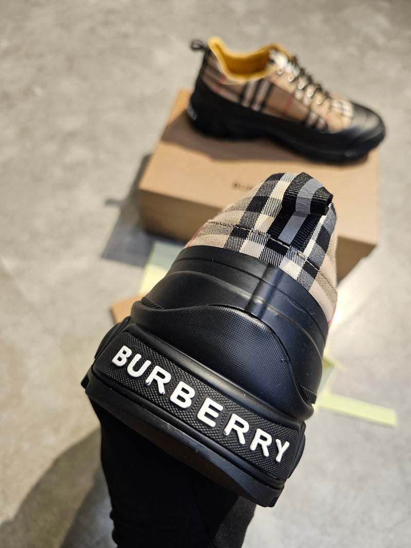 Tênis Burberry