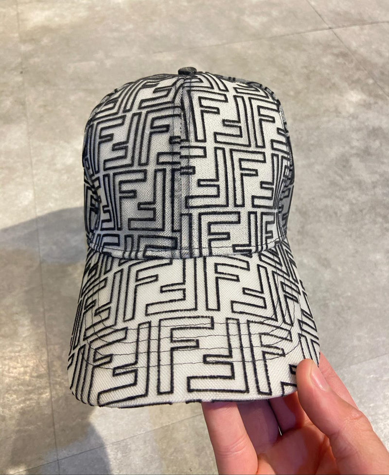 Boné Fendi